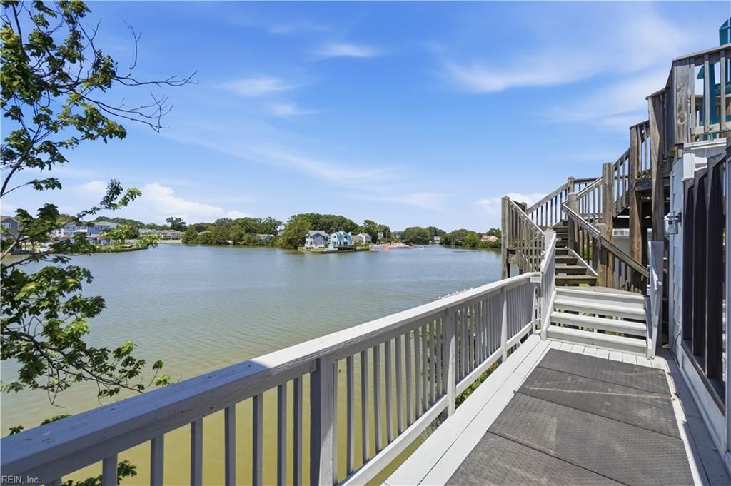 209 Lake DR, Virginia Beach, VA 23451