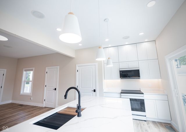 825 Main Street, Elwood, IN 46036