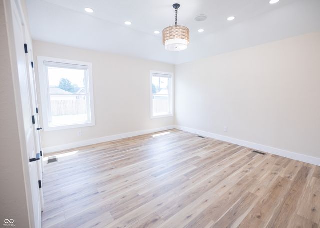 825 Main Street, Elwood, IN 46036