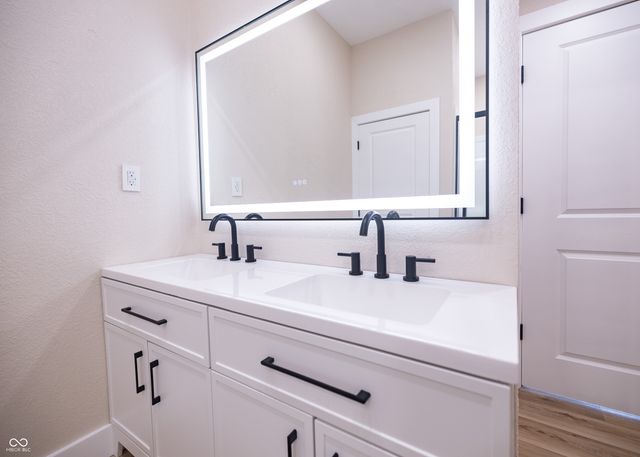 825 Main Street, Elwood, IN 46036