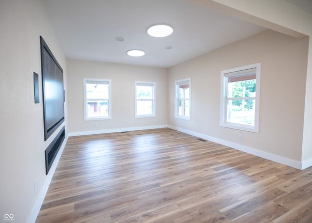 825 Main Street, Elwood, IN 46036