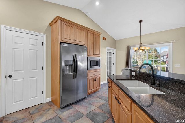 3482 Valleywynds Drive, Bettendorf, IA 52722