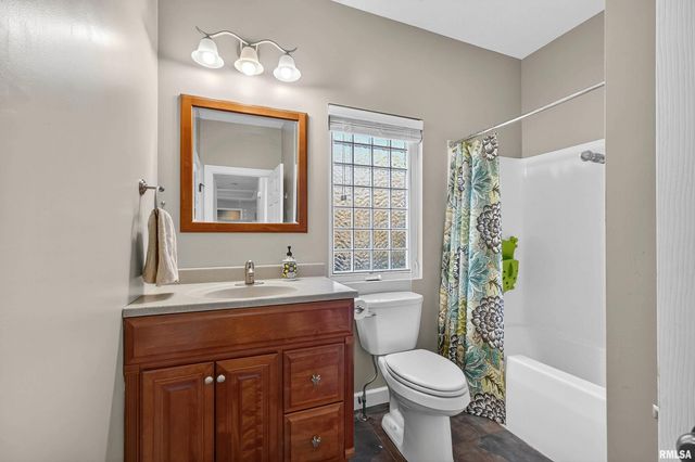 3482 Valleywynds Drive, Bettendorf, IA 52722