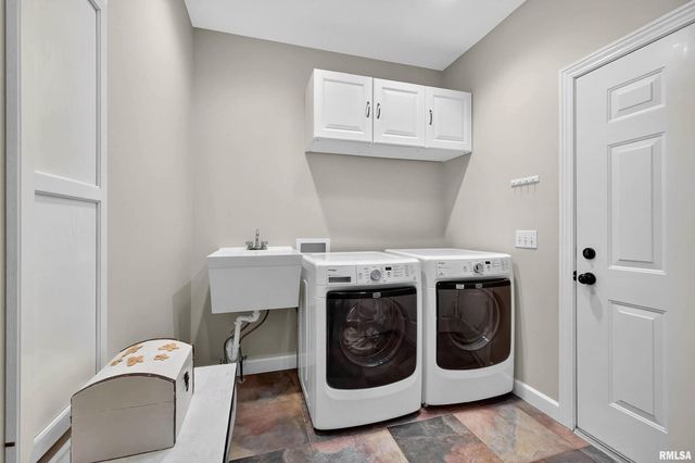 3482 Valleywynds Drive, Bettendorf, IA 52722