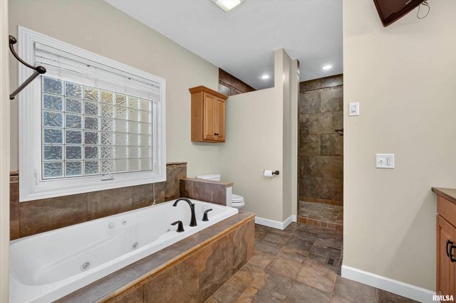 3482 Valleywynds Drive, Bettendorf, IA 52722