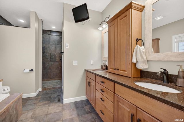 3482 Valleywynds Drive, Bettendorf, IA 52722