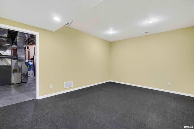 3482 Valleywynds Drive, Bettendorf, IA 52722