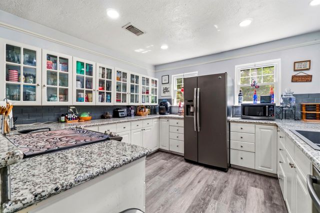 368 County Road 2222, Cleveland, TX 77327