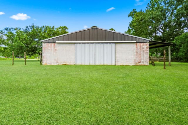 368 County Road 2222, Cleveland, TX 77327