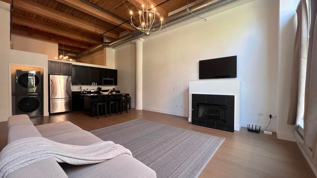 2303 S MICHIGAN Avenue 203, Chicago, IL 60616