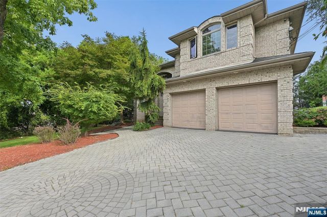 17 W Bayview Avenue, Englewood Cliffs, NJ 07632