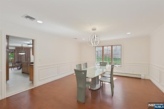 17 W Bayview Avenue, Englewood Cliffs, NJ 07632