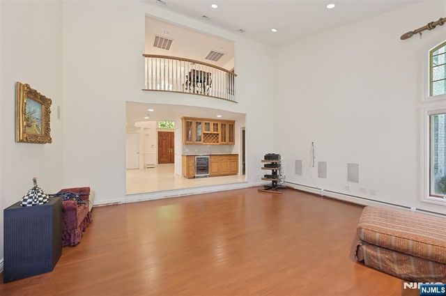 17 W Bayview Avenue, Englewood Cliffs, NJ 07632