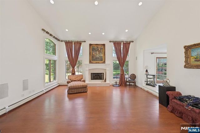 17 W Bayview Avenue, Englewood Cliffs, NJ 07632