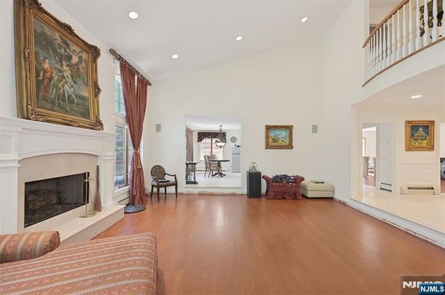 17 W Bayview Avenue, Englewood Cliffs, NJ 07632