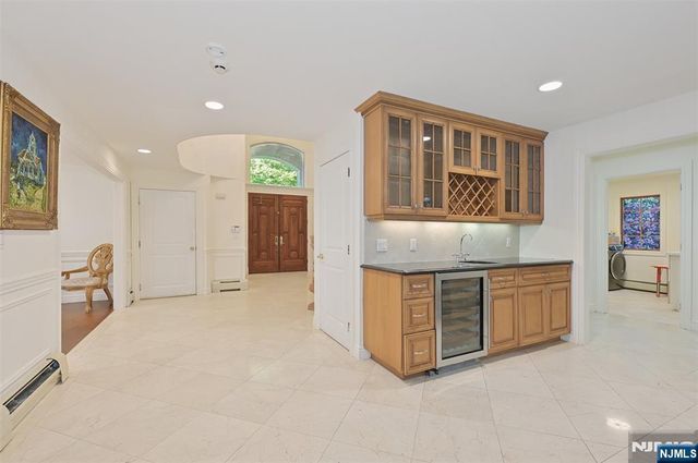 17 W Bayview Avenue, Englewood Cliffs, NJ 07632