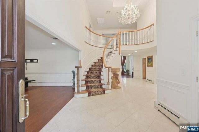 17 W Bayview Avenue, Englewood Cliffs, NJ 07632
