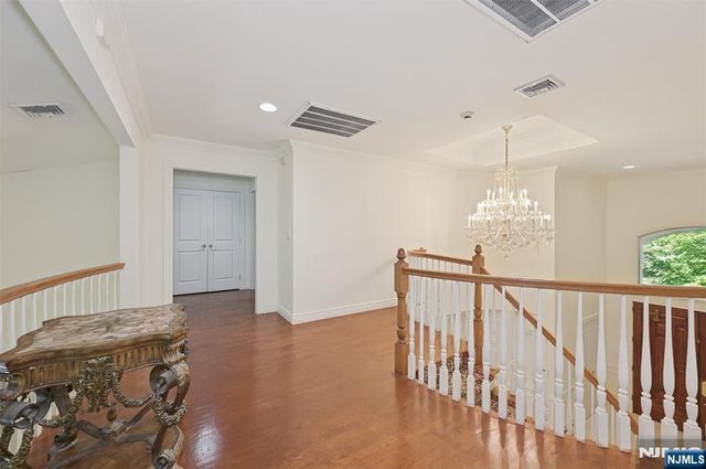 17 W Bayview Avenue, Englewood Cliffs, NJ 07632