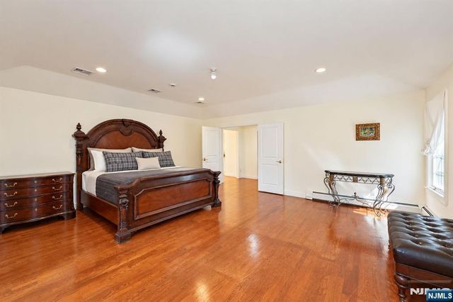 17 W Bayview Avenue, Englewood Cliffs, NJ 07632