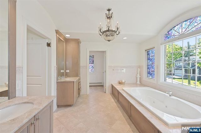 17 W Bayview Avenue, Englewood Cliffs, NJ 07632