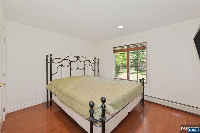 17 W Bayview Avenue, Englewood Cliffs, NJ 07632