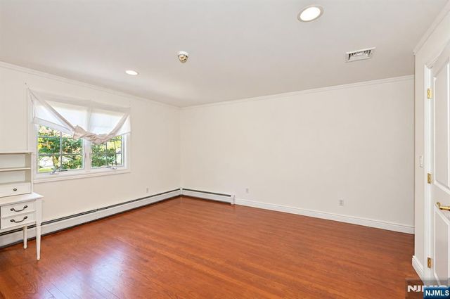 17 W Bayview Avenue, Englewood Cliffs, NJ 07632