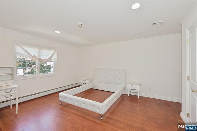 17 W Bayview Avenue, Englewood Cliffs, NJ 07632