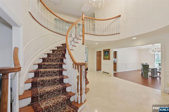 17 W Bayview Avenue, Englewood Cliffs, NJ 07632