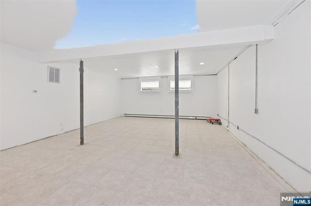 17 W Bayview Avenue, Englewood Cliffs, NJ 07632