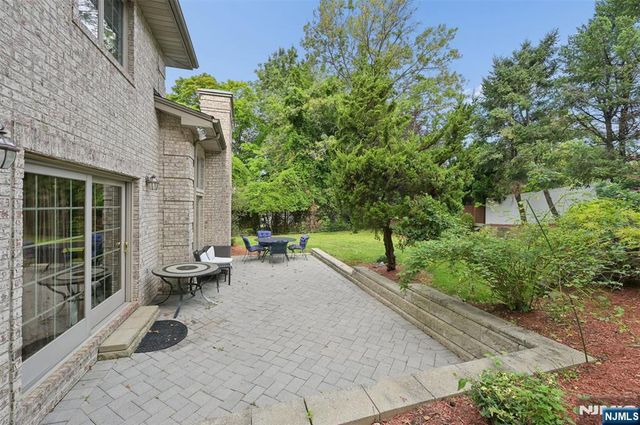 17 W Bayview Avenue, Englewood Cliffs, NJ 07632