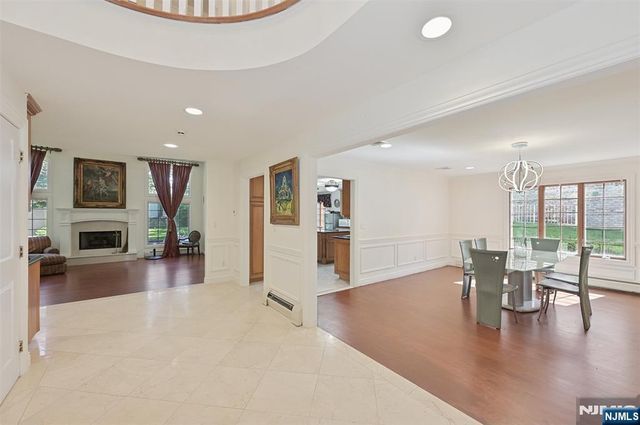 17 W Bayview Avenue, Englewood Cliffs, NJ 07632