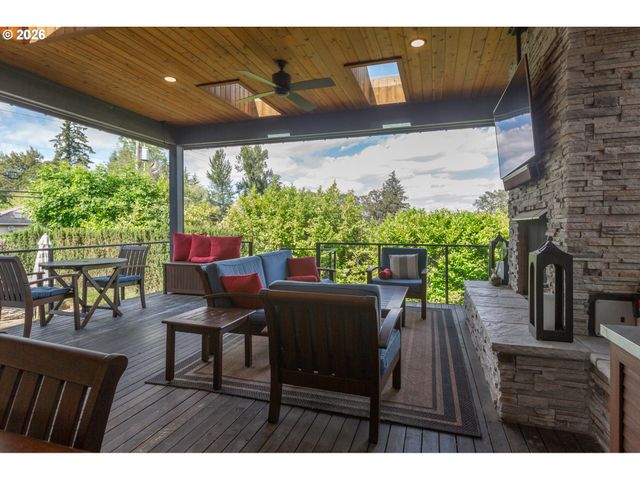 16902 CHAPIN Way, Lake Oswego, OR 97034