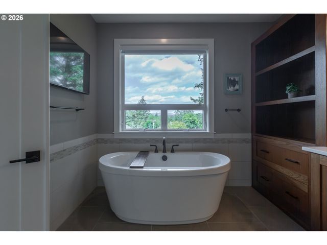 16902 CHAPIN Way, Lake Oswego, OR 97034