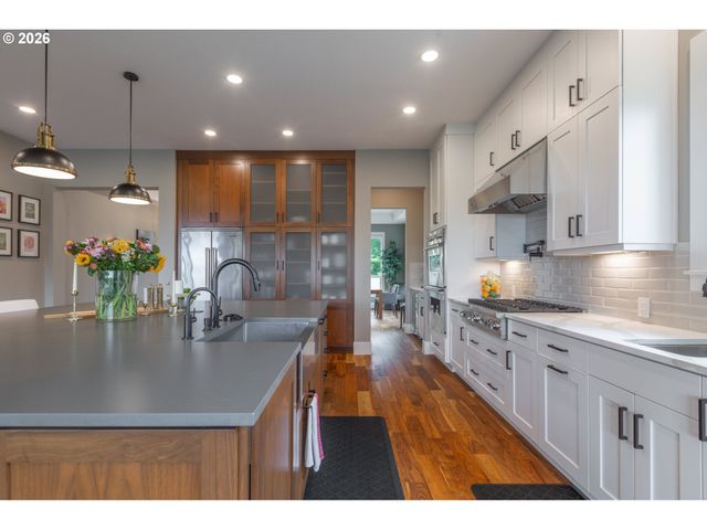 16902 CHAPIN Way, Lake Oswego, OR 97034