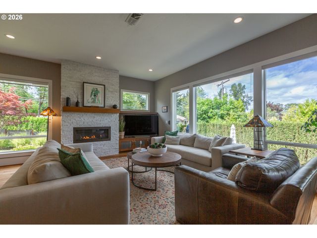 16902 CHAPIN Way, Lake Oswego, OR 97034