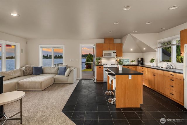 21028 Snag Island Drive E, Lake Tapps, WA 98391