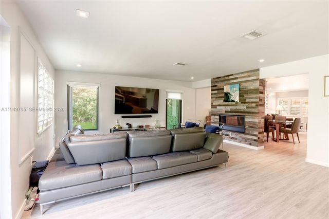 6201 SW 36th St, Miami, FL 33155