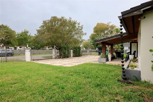 6201 SW 36th St, Miami, FL 33155