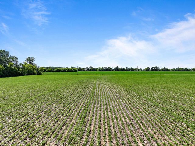 29224 Mt Tom ROAD, Burlington, WI 53105