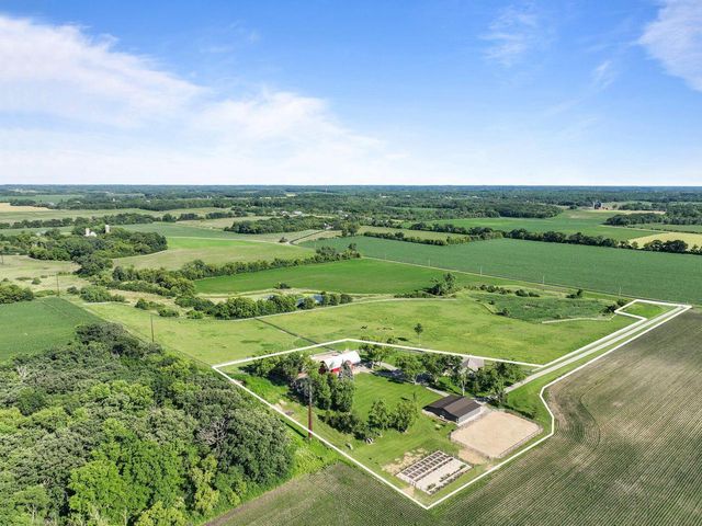 29224 Mt Tom ROAD, Burlington, WI 53105