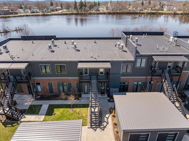 220 King Street 10, Lowell City, MI 49331