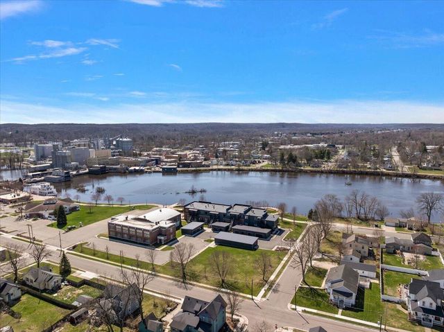 220 King Street 10, Lowell City, MI 49331