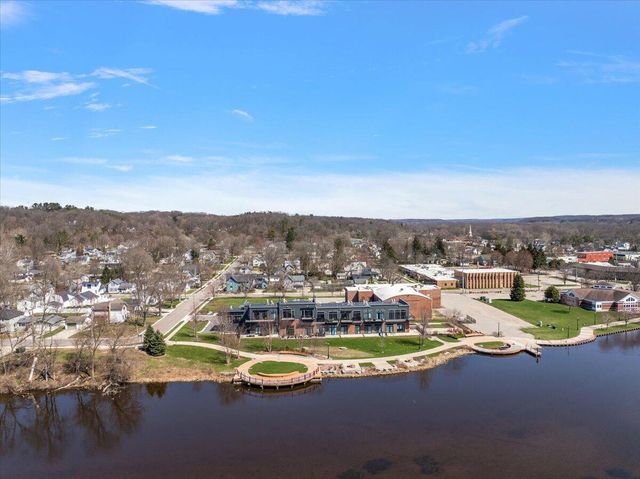 220 King Street 10, Lowell City, MI 49331