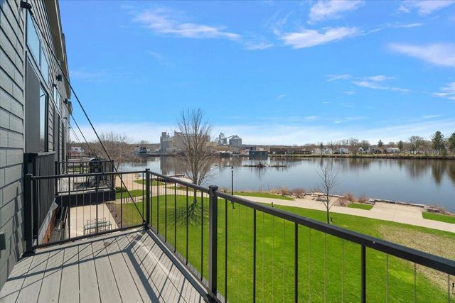 220 King Street 10, Lowell City, MI 49331