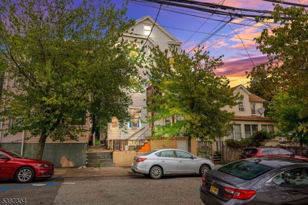 13 Garrison St, Paterson City, NJ 07522