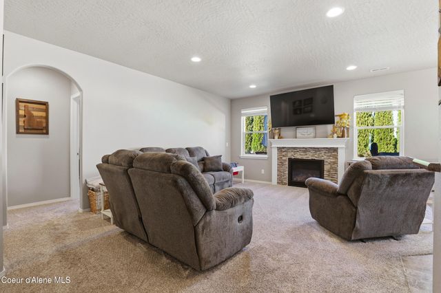 6093 W Trestle ST, Rathdrum, ID 83858