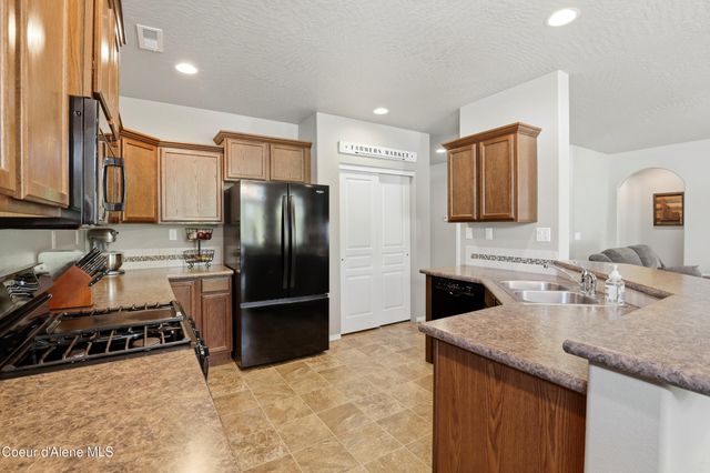 6093 W Trestle ST, Rathdrum, ID 83858