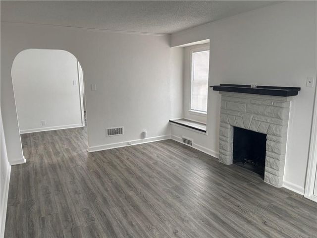 609 NE 42nd Street, Kansas City, MO 64116