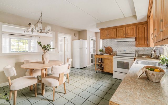42 Salem St A, Wakefield, MA 01880