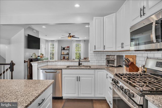 177 VILLAGE GREEN LN, Sicklerville, NJ 08081